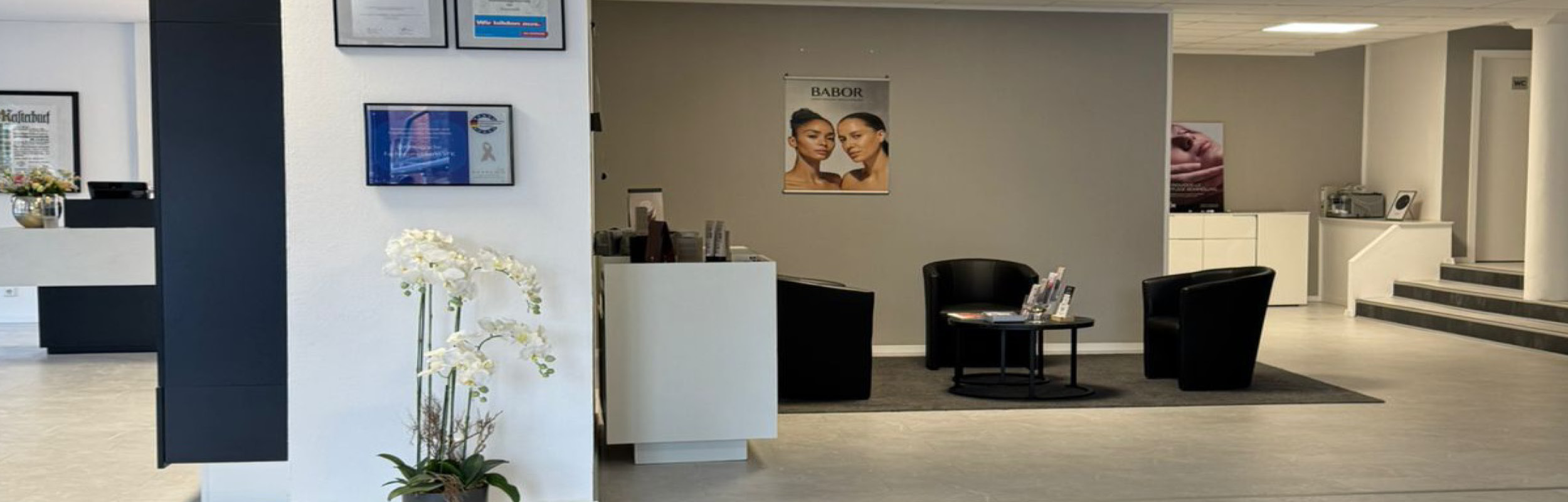 Eingangsbereich bei Dermaestetik Elena Graf.